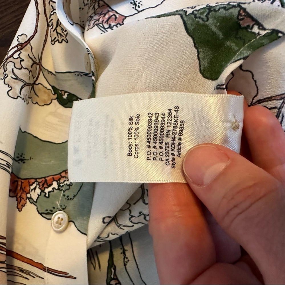 Gorgeous patterned 100% Aritzia silk shirt - Picture 4 of 6
